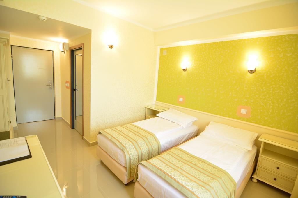 Hotel Seneca Μπάια Μάρε Εξωτερικό φωτογραφία